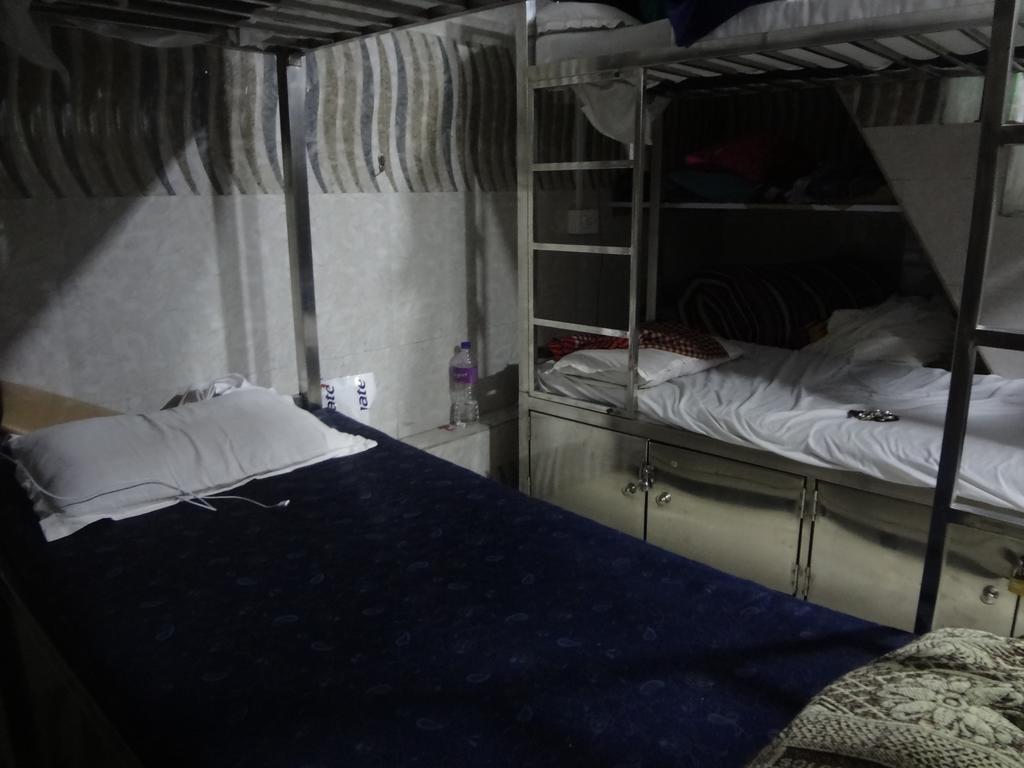 Aashiyana Dormitory Mumbai Exterior photo